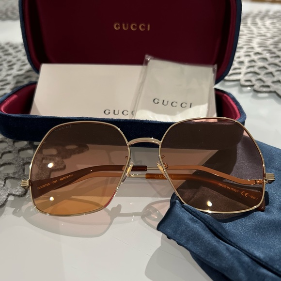 Gucci Sunglasses - Picture 2 of 3